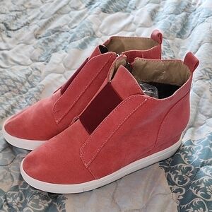 New Women's Pink Wedge Sneakers